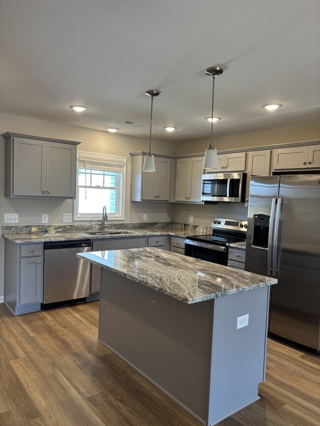 Foto del edificio - 102 Bradfield Cir