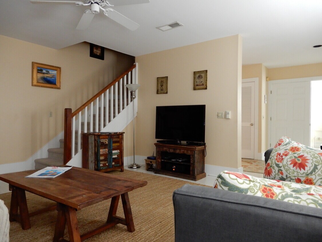 Living Room - 146 Coming St