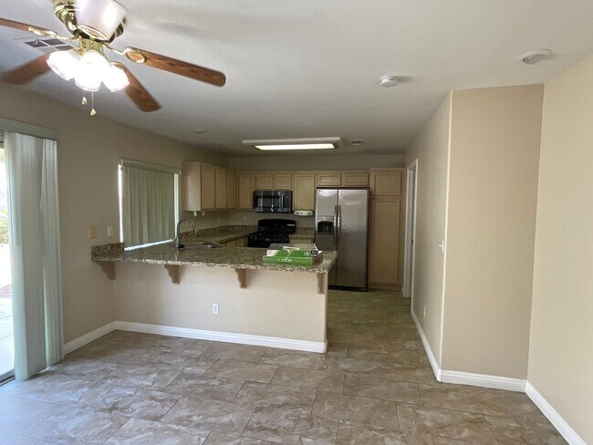 Foto del edificio - 2 Story Home, 3br, 2cg