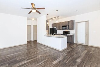 Building Photo - 8501 Casa Verde Rd