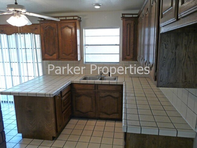 Building Photo - 913 Lancaster Park Dr