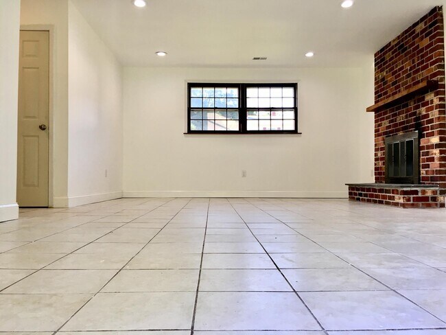 Building Photo - 3308 Pierson Dr