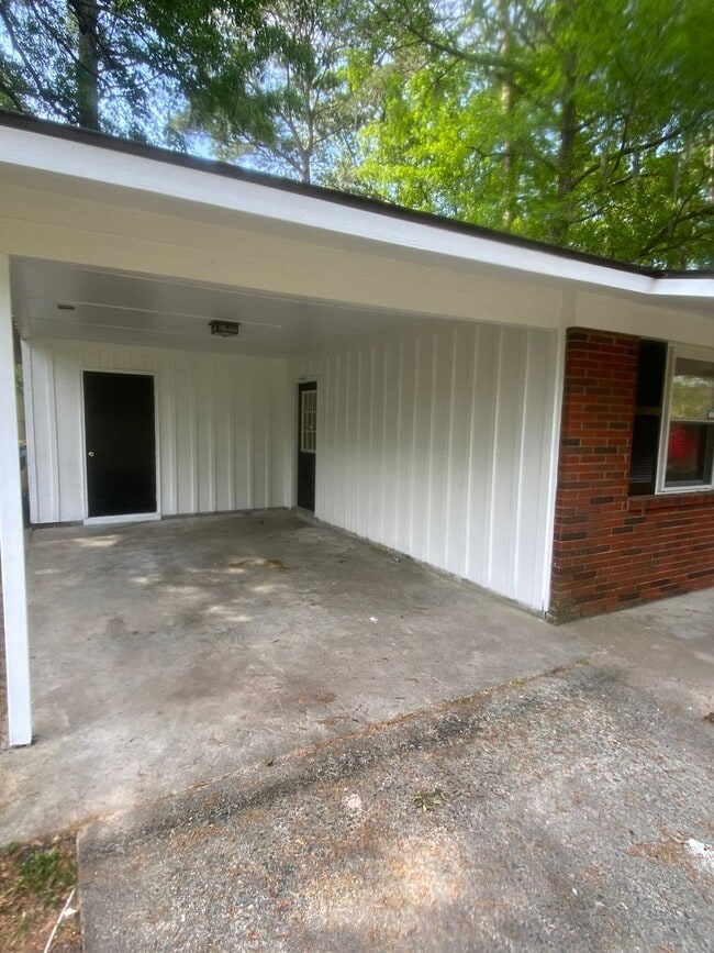 Building Photo - Move In Special!! $500 off first month for...