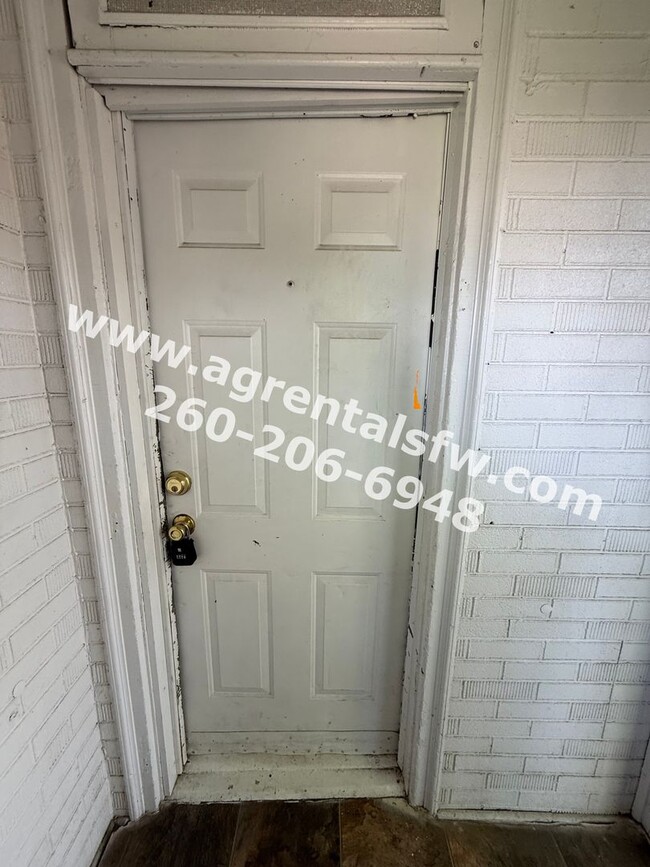 Foto del edificio - 2411 Fox Ave