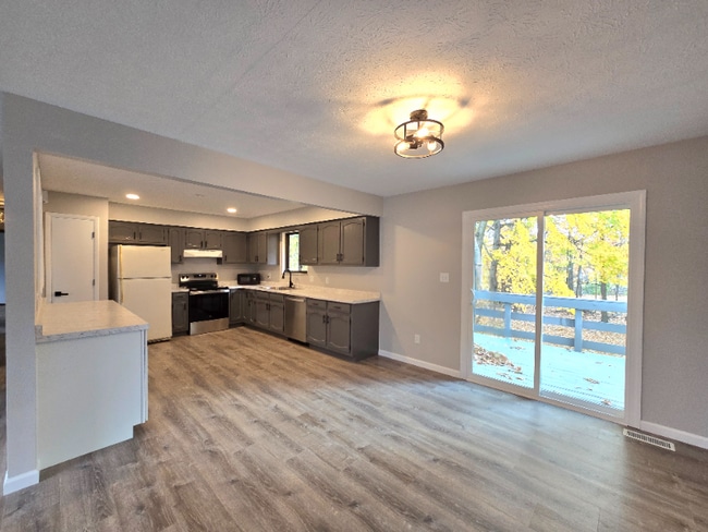 Building Photo - 3856 Magnolia Dr