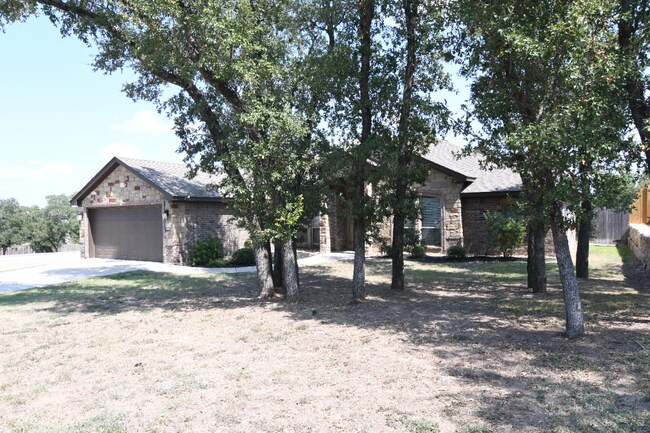 Building Photo - 3220 Twin Ridge Dr