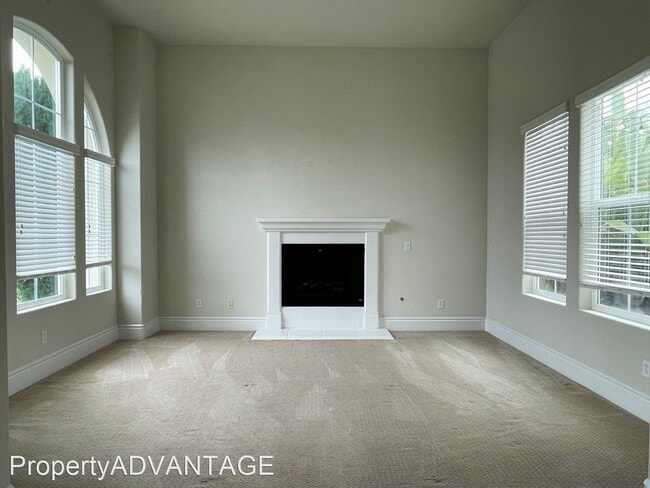 Building Photo - 4 br, 4.5 bath House - 7081 Corintia Street