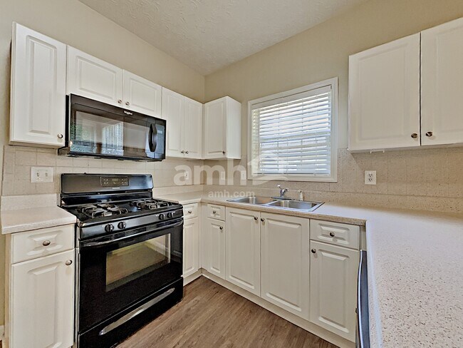 Foto del edificio - 2319 Clipper Ln