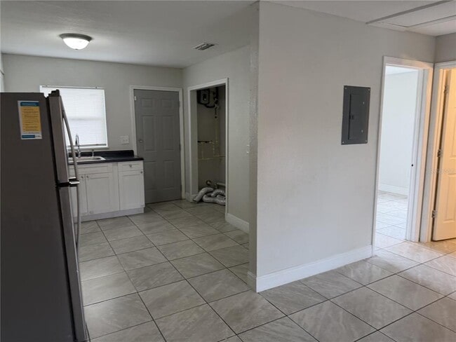 Building Photo - 1112 Martin St