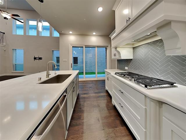 Building Photo - 6830 Colonnade Dr