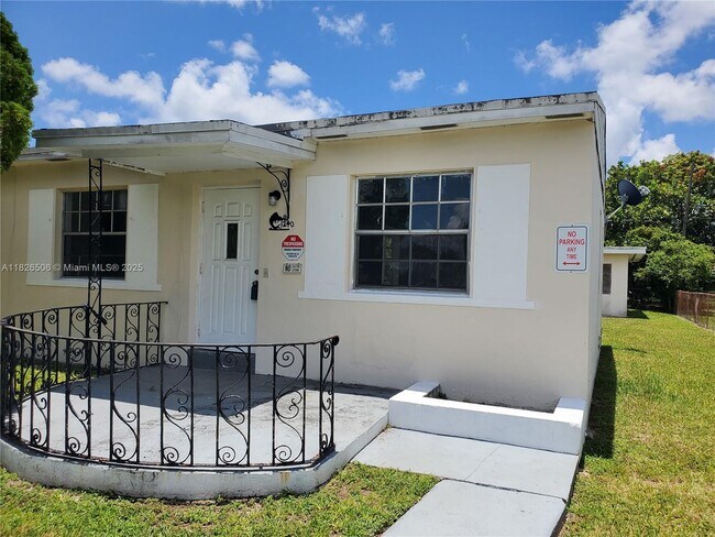 Foto del edificio - 1240 NE 143rd St