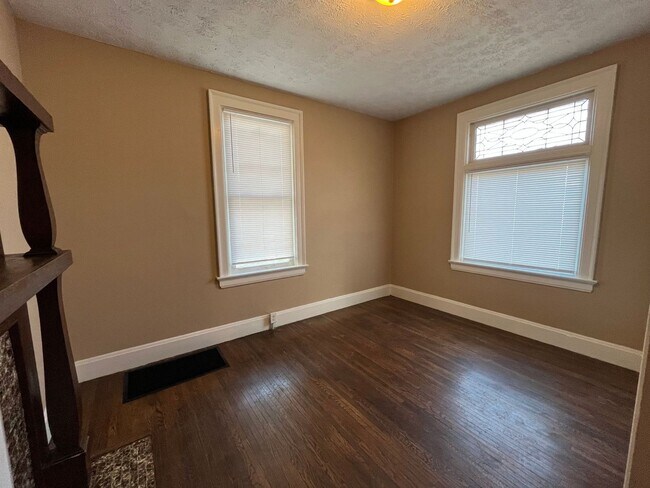 Building Photo - 2159 Elmo Ave