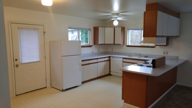2bdrm -1bath - The Village Apartments