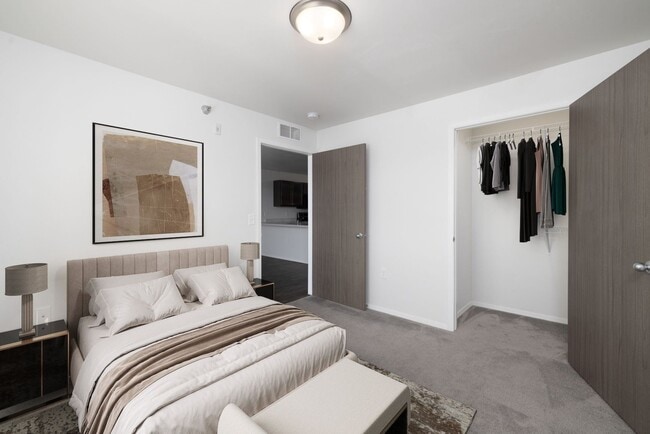 Building Photo - Lux North