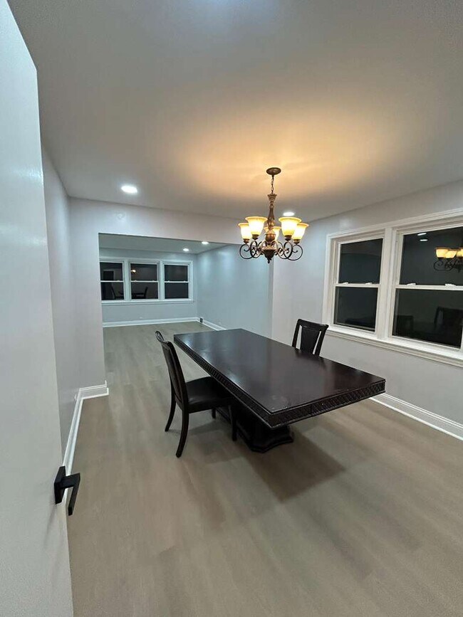 Foto del edificio - 5647 N Spaulding Ave