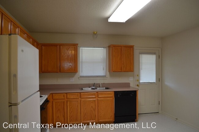 Building Photo - 2102 Wildewood Dr