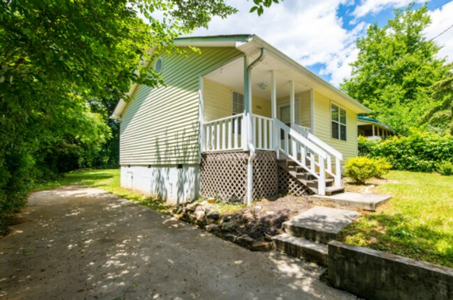 Building Photo - Knoxville 37914 - Cute 2 bedroom, 1 bath c...