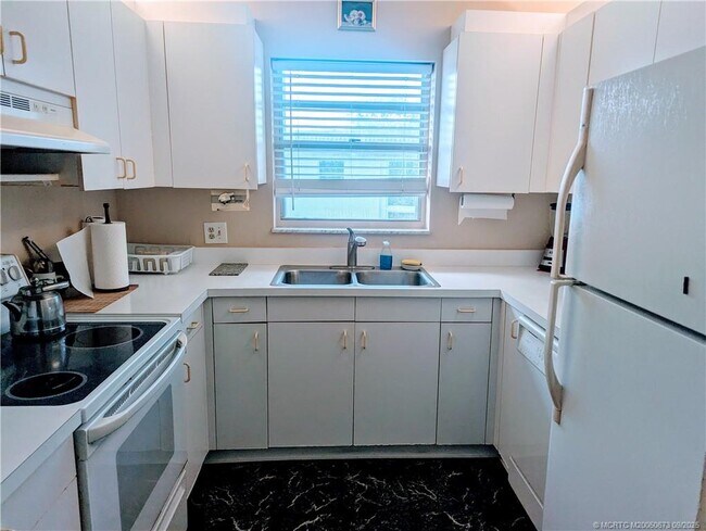 Foto del edificio - 1225 NW 21st St