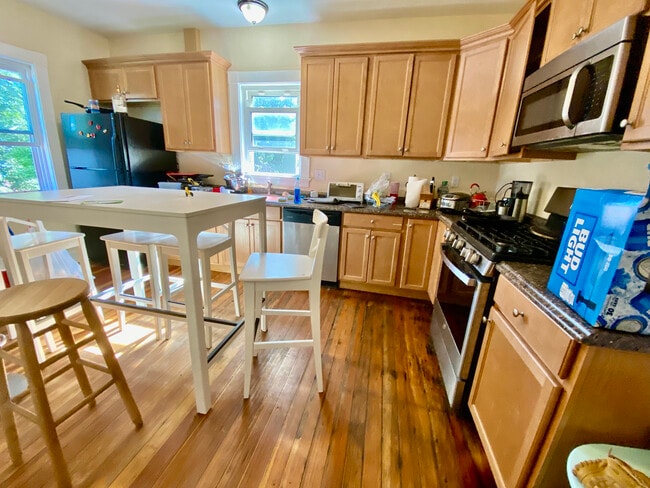 Building Photo - 89 Winthrop St