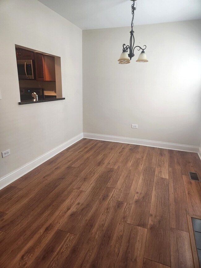 Foto del edificio - 43 Foxcroft Rd