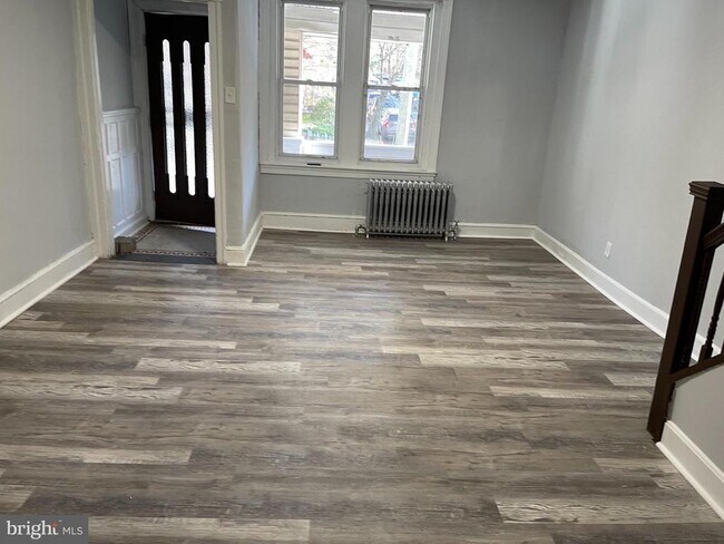 Foto del edificio - 127 E Coulter St