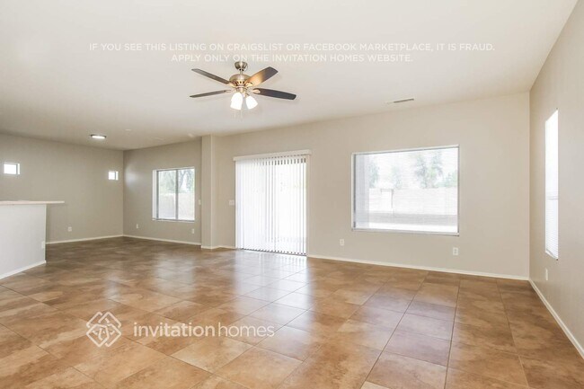 Foto del edificio - 13050 W Larkspur Rd