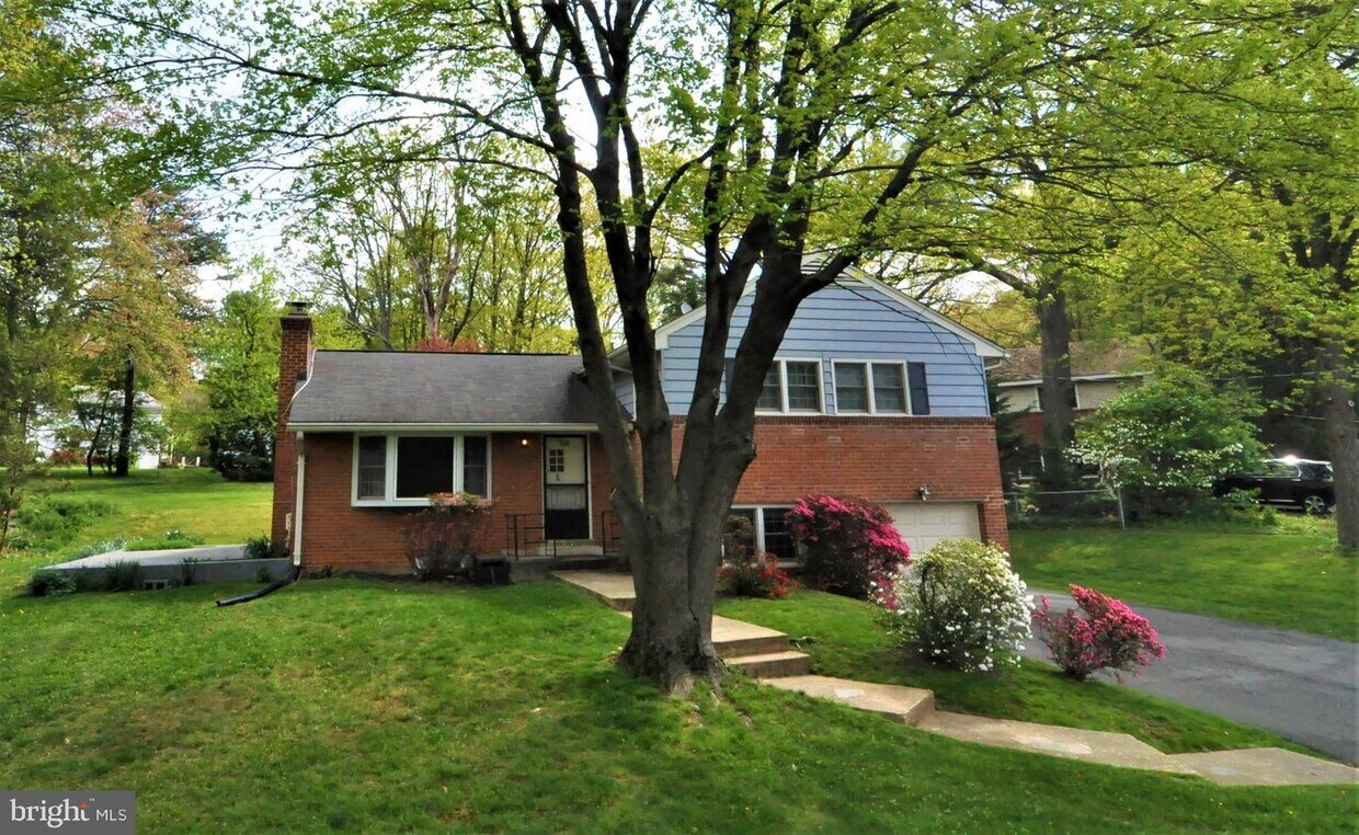 241 Old Courthouse Rd NE, Vienna, VA 22180 House Rental in Vienna, VA