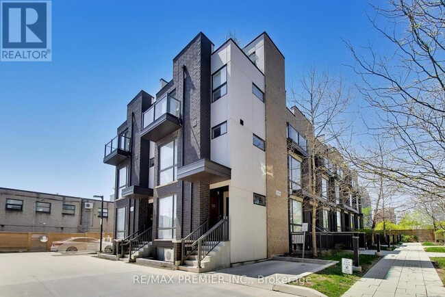 Building Photo - 34 Fieldway Rd
