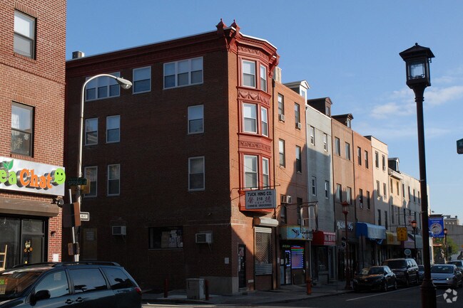 Building Photo - 218 N 10th St