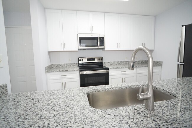 Foto del edificio - 1200 Town Center Dr