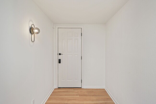 Building Photo - 1002 High Grove Ct