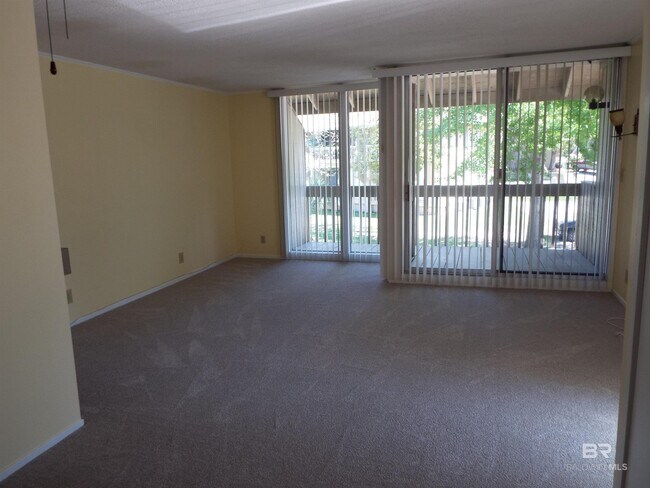 Building Photo - 2035 Sea Cliff Dr N