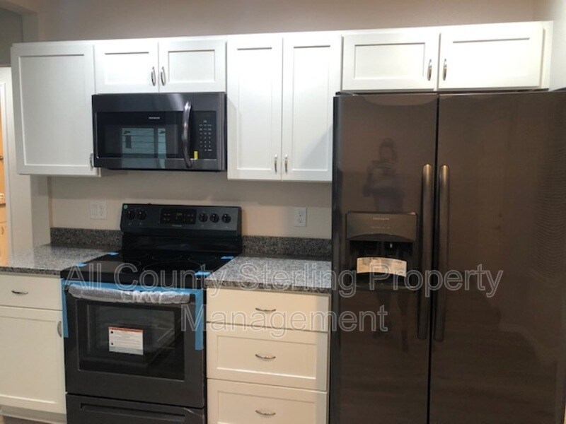 Primary Photo - 330 Kirkcaldy Dr