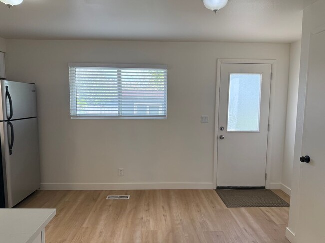 Foto del edificio - 81 W 300 N