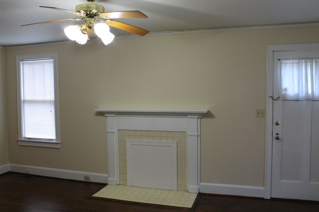 Building Photo - 2 Bedroom/ 1 Bath Apartment in Shandon