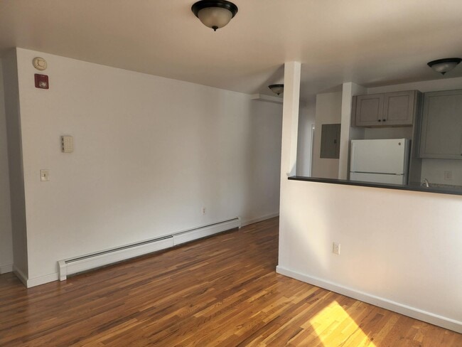 Building Photo - 24 Academy St