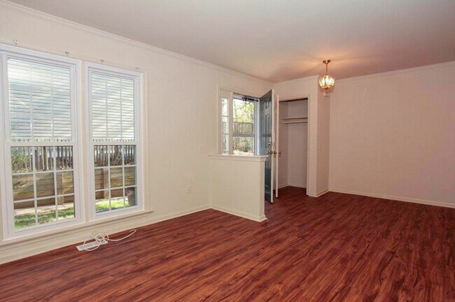 Photo - Fantastic 3br End-Unit Town Home in highly sought Silver Spring Neighborhood - Ready mid-June