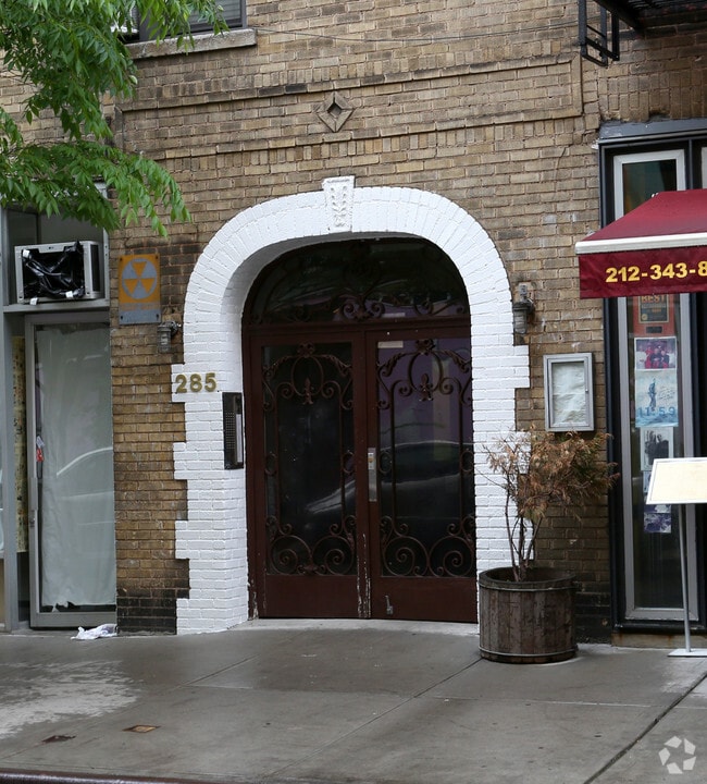 Building Photo - 285 Mott St