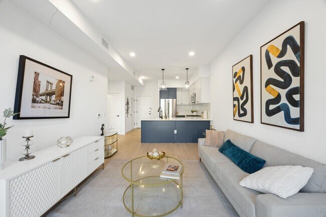 Building Photo - 425 3rd St