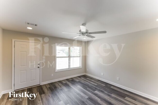 Building Photo - 200 Castlebar Cir
