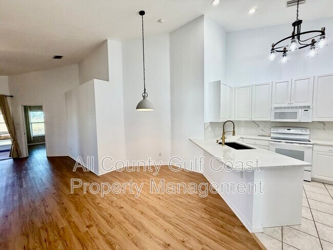 Foto del edificio - 4388 Fairway Dr