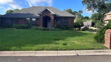 Building Photo - 1020 Baldwin Dr