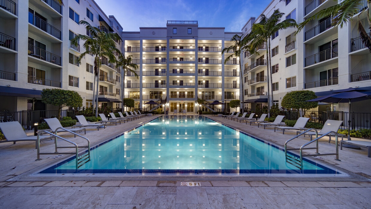 Swimming Pool - Manor in Plantation