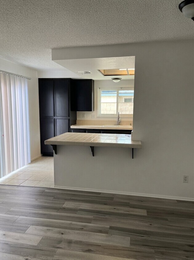 Building Photo - 4425 Bartel Dr
