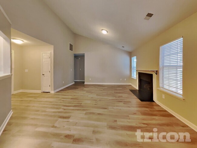 Foto del edificio - 911 Bentley Dr