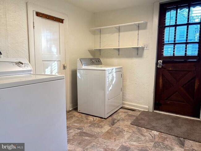 Foto del edificio - 61 W Pitman St