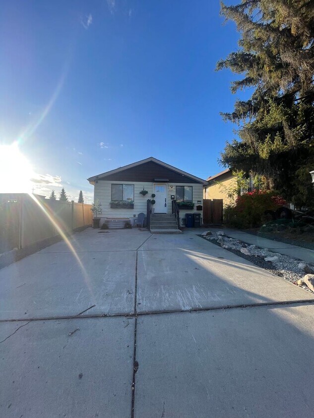 Foto principal - 6319-6321 N Stevens St