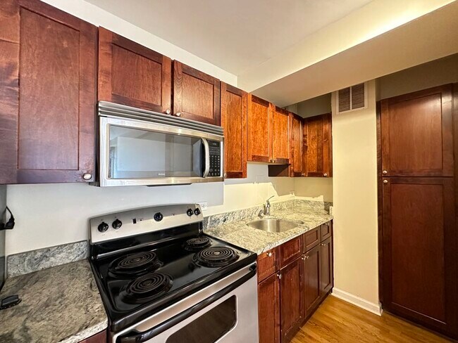 Foto del edificio - 4180 N Marine Dr