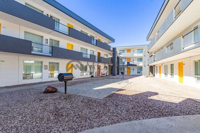 Foto del edificio - 2929 N Greenfield Rd