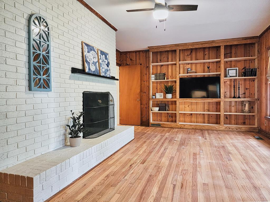 Primary Photo - 1210 E Washington St